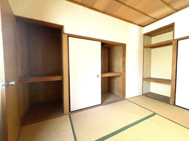 茨木市戸伏町13-18　貸家の収納|たっぷりとした収納スペースです
