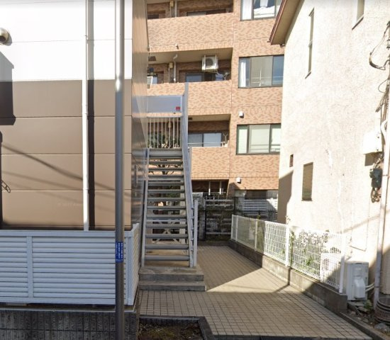 レオパレス四季のエントランス