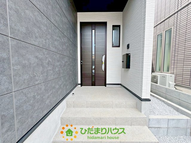 蓮田市桜台４期　新築一戸建て　リガーレの玄関