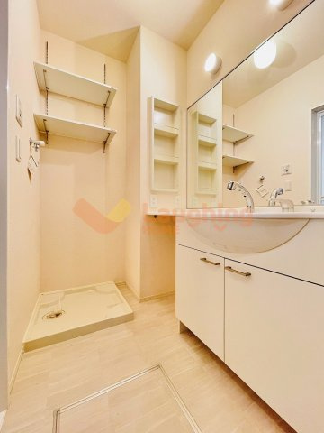 フェアプラッツ　B棟の独立洗面台|朝の身支度には欠かせない独立洗面化粧台