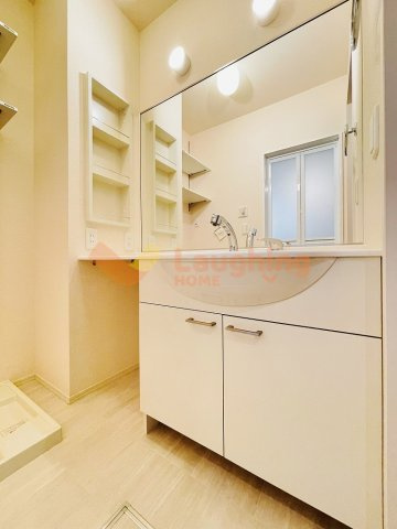 フェアプラッツ　B棟の洗面所|明るい洗面所です