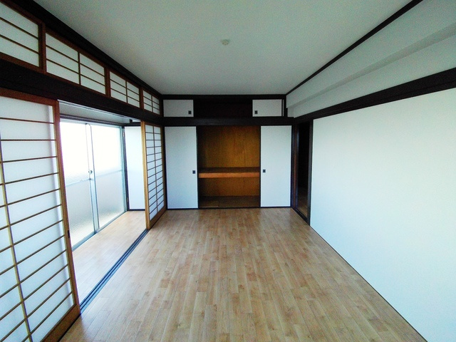 シャトー六甲（山田町）の居間・リビング