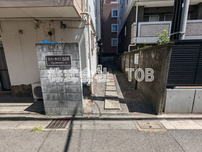 【エントランス】 | リバーサイド５２６