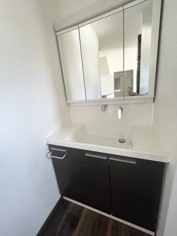 北九州市小倉北区泉台2丁目 中古戸建の独立洗面台|使いやすい独立洗面台です