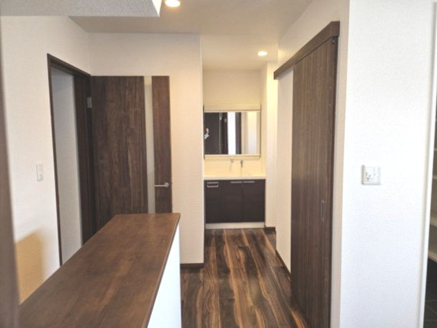 北九州市小倉北区泉台2丁目 中古戸建の玄関|ゆったりとした玄関です