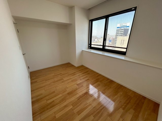 アーデンタワー福島ウエストの洋室