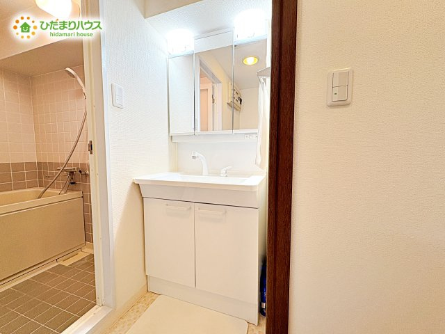 レクセル熊谷　の独立洗面台|幅75㎝の洗面化粧台の鏡裏、下台には沢山の収納が入ります！