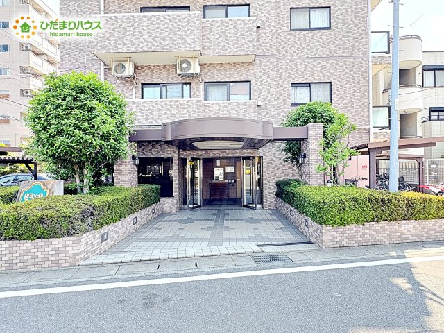 レクセル熊谷　のエントランス|入口の広いエントランスは送迎の際も重宝いたします！