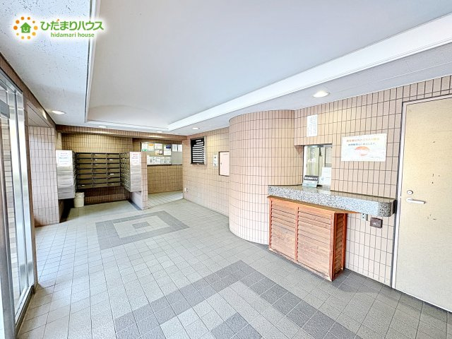 レクセル熊谷　のロビー|広いロビーには管理人室と待ち合わせ空間がございます！