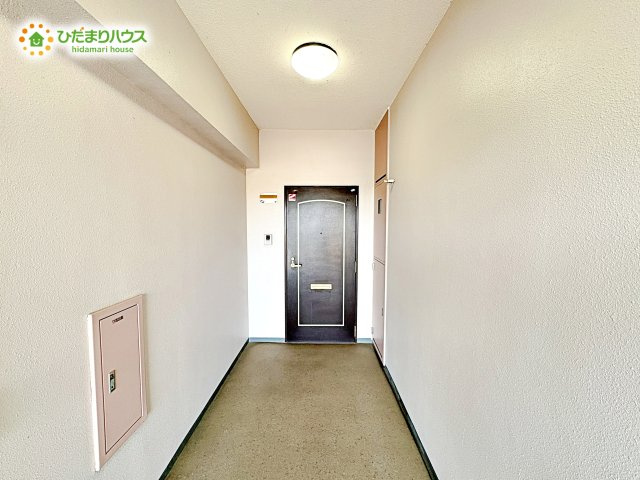 レクセル熊谷　の玄関|玄関前は屋外フェンスと離れている為雨で濡れたりすることもありません！