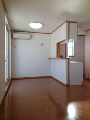 【居間・リビング】 | ウィッシュⅠ | こちらの居間で趣味の時間をお楽しみください