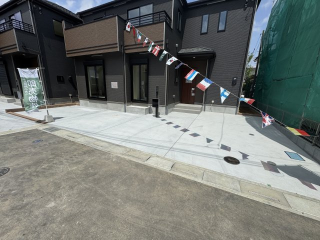 三郷市早稲田７丁目新築戸建【前間小学校：7分】の駐車場|B号棟駐車スペース・２台駐車可