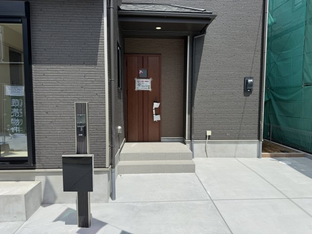 三郷市早稲田７丁目新築戸建【前間小学校：7分】のエントランス|エントランス・玄関ポーチ