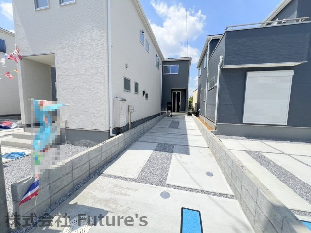 三郷市彦成1丁目　新築戸建　全6棟　2号棟の駐車場|カースペース縦列2台可能