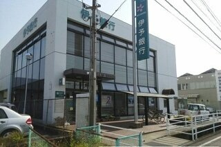 【周辺】 | グリーンフィール | 伊予銀行高岡支店様まで750m