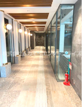 リアライズ西心斎橋ビルのロビー