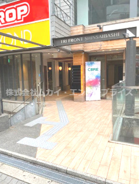 リアライズ西心斎橋ビルのエントランス