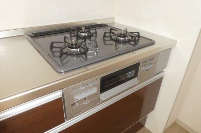 プレジール貝吹のキッチン|3口ガスコンロ