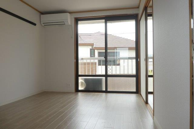 プレジール貝吹の居間・リビング|洋室