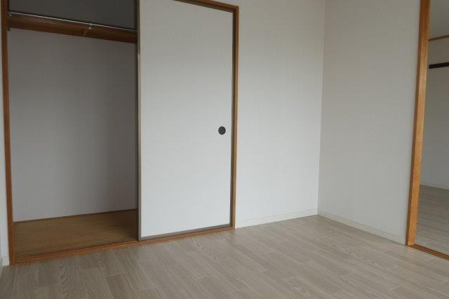 プレジール貝吹の洋室