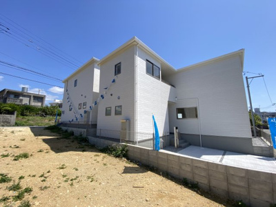 【外観】 | 八重瀬町港川（全2棟）ラスト2号棟 | 2号棟　並列駐車2台可♪オーシャンビュー♪