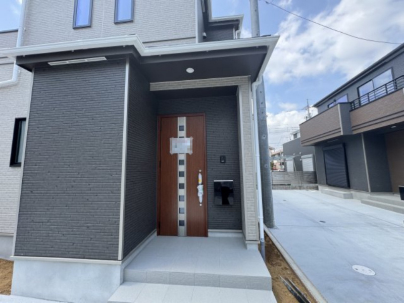 三郷市早稲田７丁目新築戸建【前間小学校：7分】のエントランス|エントランス・玄関ポーチ