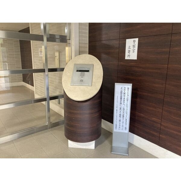 エステムコート八戸ノ里ステーションプレッツのエントランス