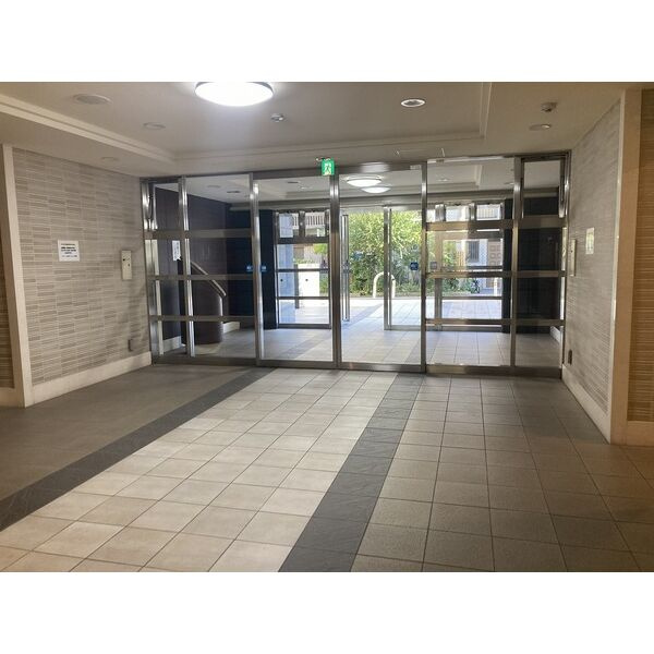 エステムコート八戸ノ里ステーションプレッツのロビー