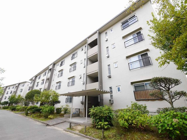 鈴蘭台第六住宅1号棟の外観