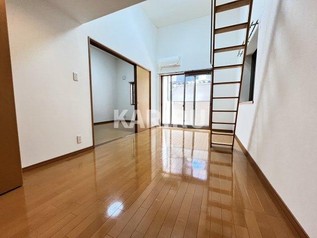 ルナコートの洋室|同物件別部屋の写真です