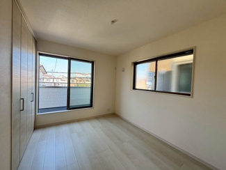 【洋室】 | 西大路町　新築分譲住宅　全２区画 | 【現地見学可能】現地周辺の環境や、駅までの道のりなど周辺環境も合わせてご確認いただき、ぜひご検討ください！ご内覧・現地見学をご希望の際は是非、イエストアまでお問合せ下さい♪