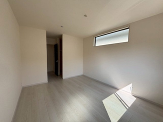 【洋室】 | 西大路町　新築分譲住宅　全２区画 | 全居室収納有！家族の思い出も大切に保管出来て嬉しいですね♪収納場所に困らず綺麗な室内を保てそうですね！