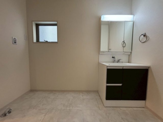 【洗面所】 | 西大路町　新築分譲住宅　全２区画 | ゆとりのある洗面室ですよ♪朝の身支度もスムーズにできますね！