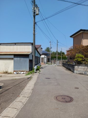 【前面道路含む現地写真】