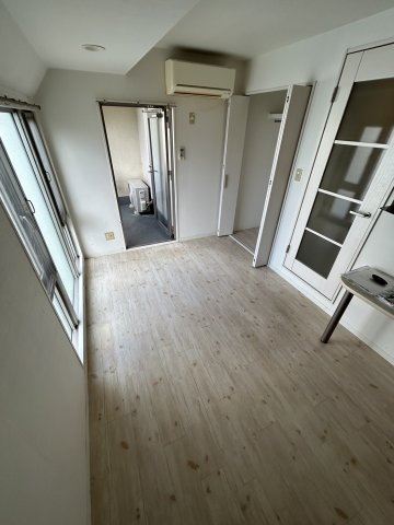 セゾン桃山の洋室