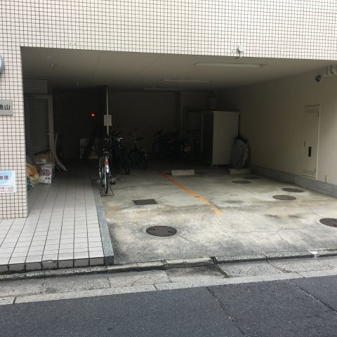 セゾン桃山のエントランス