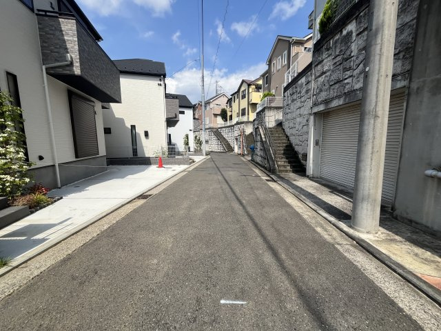 緑区長津田2丁目1期2工区新築戸建の前面道路含む現地写真