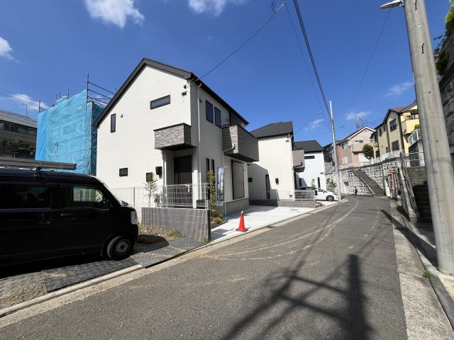 緑区長津田2丁目1期2工区新築戸建の前面道路含む現地写真