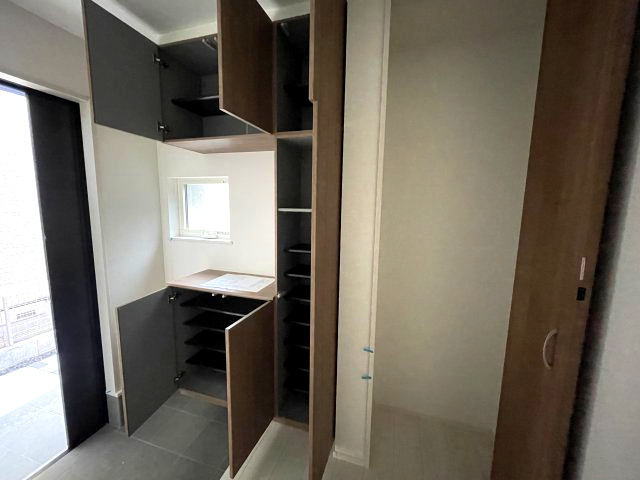 廿日市市住吉二丁目　№35516の収納|玄関にはシューズボックス・
クローゼット付き