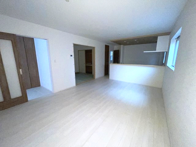 廿日市市住吉二丁目　№35516の居間・リビング|ＬＤＫ16帖
居心地良く、ご家族皆がゆったり
寛げる憩いの空間です。