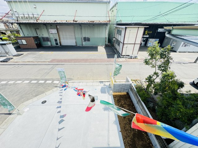 三郷市早稲田７丁目新築戸建【前間小学校：7分】の展望|寝室前バルコニーより道路側眺望
