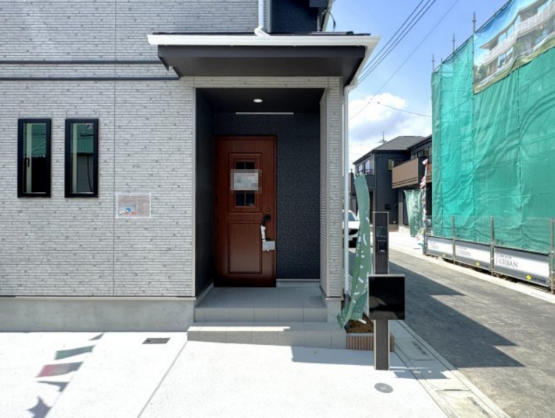 三郷市早稲田７丁目新築戸建【前間小学校：7分】のエントランス|エントランス・玄関ポーチ