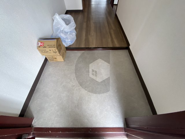 石賀ハイムの玄関