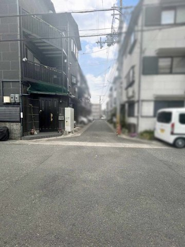 桂南滝川町の前面道路含む現地写真|前道はしっかりと舗装されているのでベビーカーをご利用される場合も安心です♪