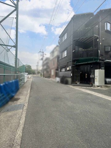 桂南滝川町の前面道路含む現地写真|閑静な住宅地なので、小さなお子様がいるご家族もうれしいですね。
