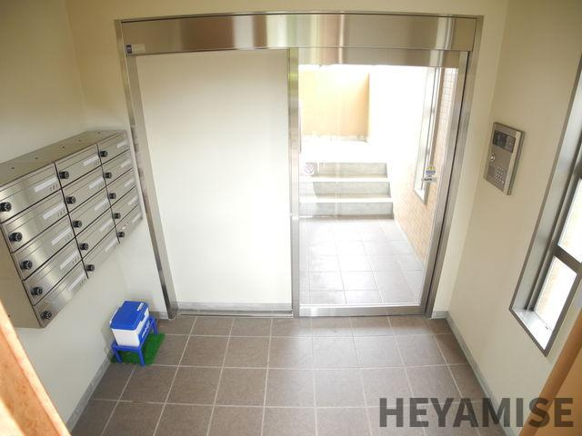 ヒルズHARADAのエントランス