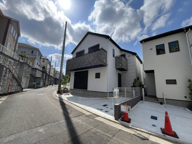 緑区長津田2丁目1期2工区新築戸建の前面道路含む現地写真