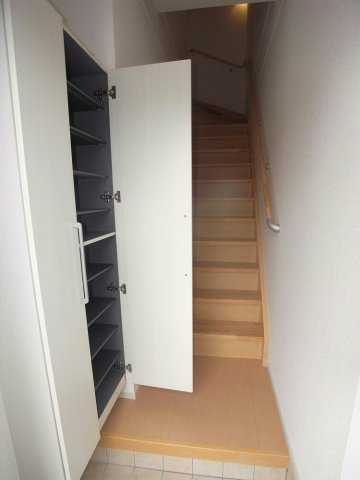 ネオ壱番館の玄関
