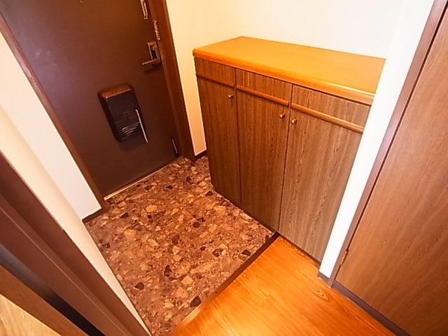 神戸市須磨区磯馴町１丁目の賃貸マンションの玄関|玄関シューズボックス