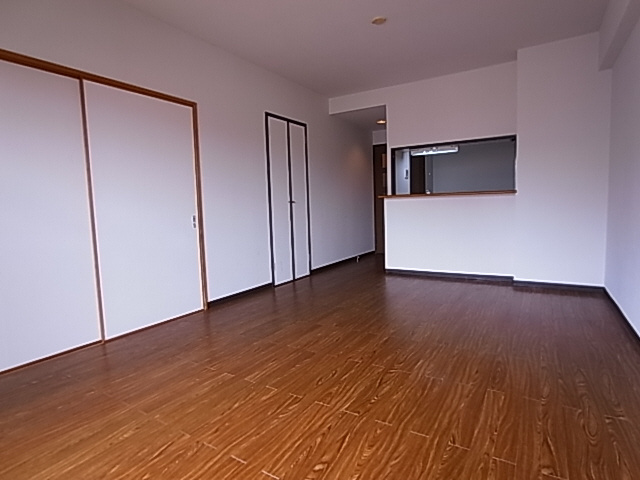 神戸市須磨区磯馴町１丁目の賃貸マンションの居間・リビング|リビング